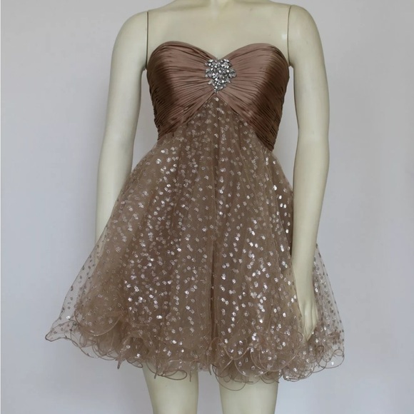 Sherri Hill Dresses & Skirts - Sherri Hill Gold Tiered Cocktail Homecoming Sweet Sixteen mini Dress 🤎